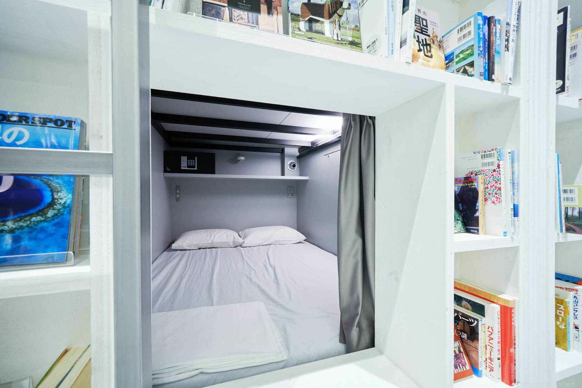 BOOK AND BED TOKYO Shinsaibashi Vandrehjem Osaka Eksteriør billede